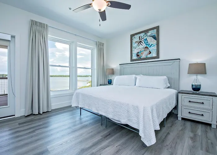 Over The Moon - 8 Bedroom - Sleeps 28 - Private Pool & Pier - Prickett