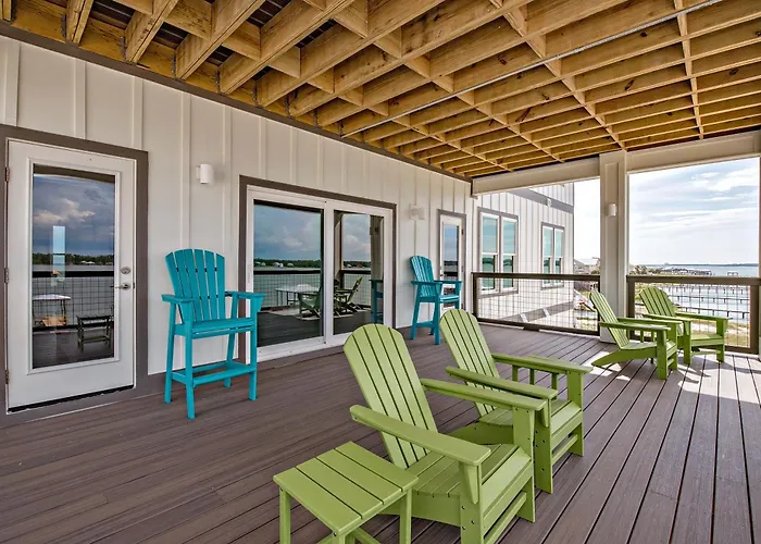 Over The Moon - 8 Bedroom - Sleeps 28 - Private Pool & Pier - Prickett Holiday home