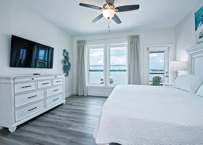 Holiday home Over The Moon - 8 Bedroom - Sleeps 28 - Private Pool & Pier - Prickett *