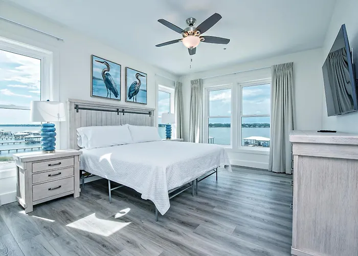 Over The Moon - 8 Bedroom - Sleeps 28 - Private Pool & Pier - Prickett Holiday home