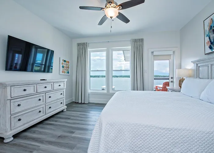 Over The Moon - 8 Bedroom - Sleeps 28 - Private Pool & Pier - Prickett Holiday home
