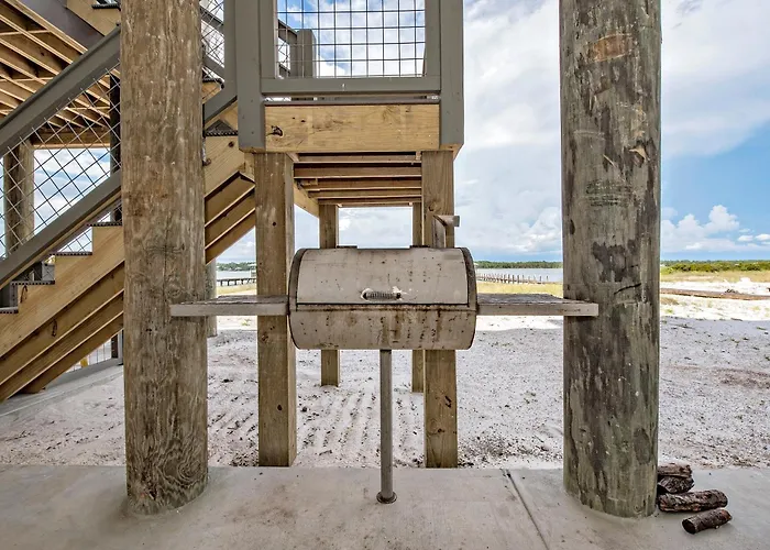 Over The Moon - 8 Bedroom - Sleeps 28 - Private Pool & Pier - Prickett