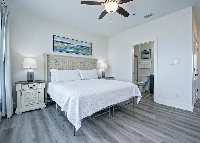 Holiday home Over The Moon - 8 Bedroom - Sleeps 28 - Private Pool & Pier - Prickett